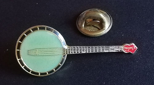 'banjo': Banjo vintage enamel pin, pin, France, 1990 - 10 €