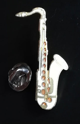 Saxophone: White saxophone vintage enamel pin, pin, France, 1990 - £ 6.8