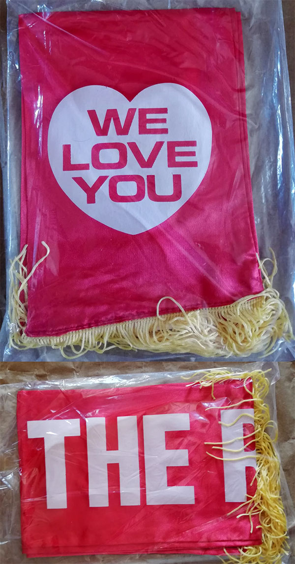 The Rolling Stones: promo scarf 1970's - Red scarf with yellow tassels, USA 1975, scarf